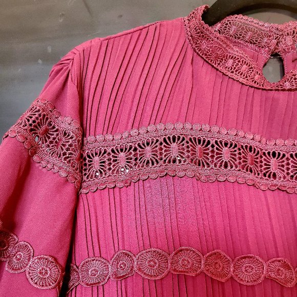 🆕️ 💃🏻 NWT Aqua Pleated Lace-Trim Dress - Picture 5 of 8